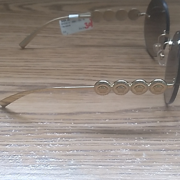 Sunglasses - Picture 2 of 8